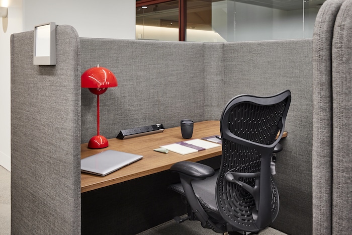 Hub Martin Place Semi Enclosed Desk